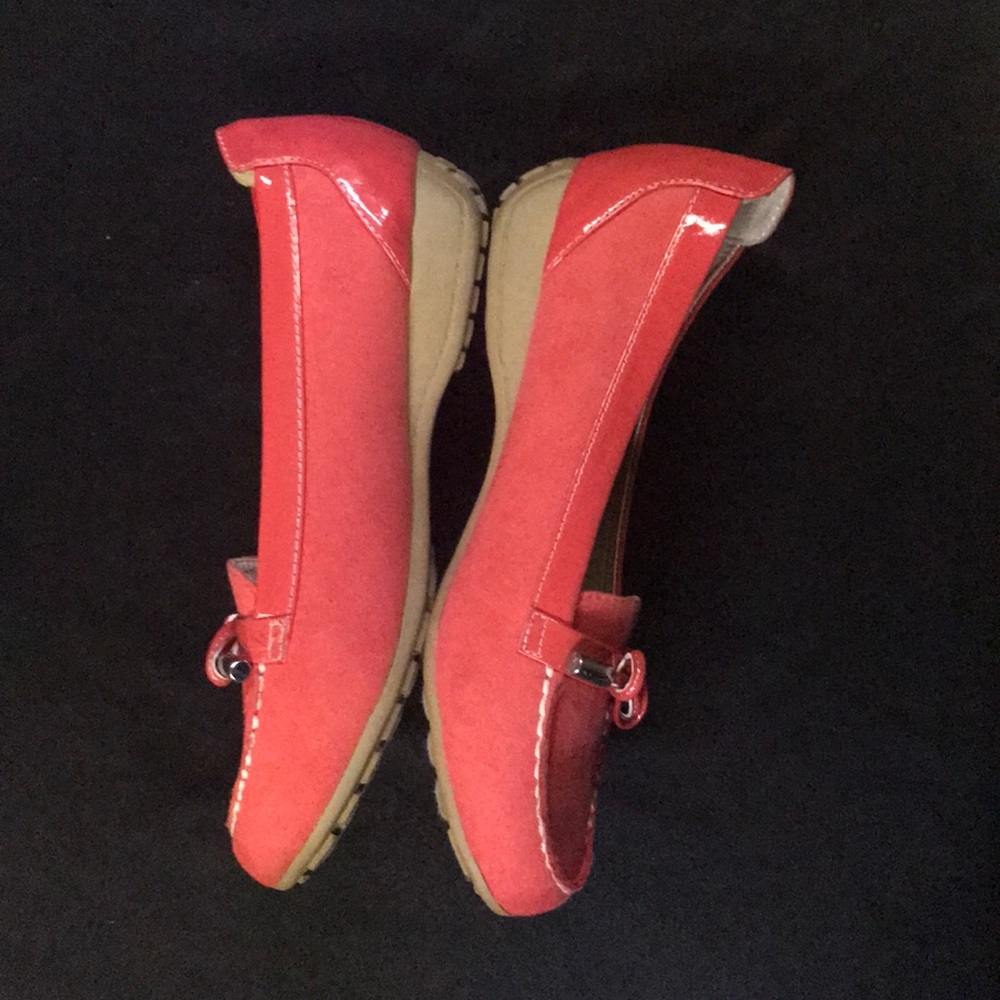 Shoes - Picture 3 of 6